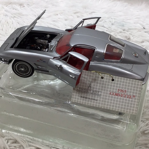 Franklin Mint 1:24 scale diecast model 1963 Chevrolet Corvette